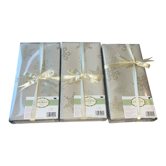 Target Gold Snowflake Party Napkins - Picture 1 of 4